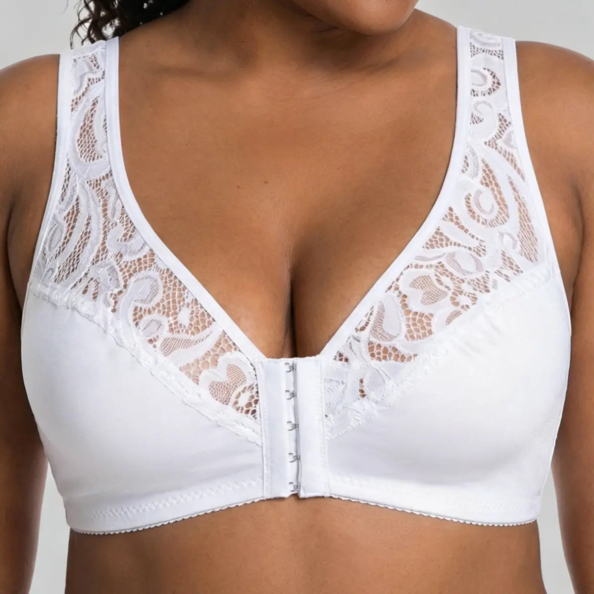 💖Cel mai mic preț de până acum! 【Set 3 piese】【Mărimi L-4XL】😍🩲 Sutien push-up mărime plus: dantelă rafinată, design push-up, cu cupe și închidere frontală.