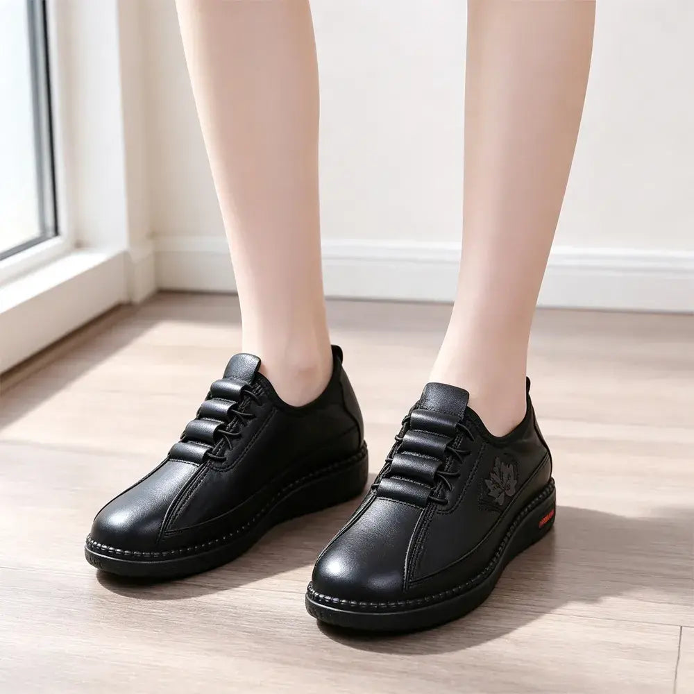 👟【36-43】Pantofi fără platformă pentru femei, confecționați din piele naturală - ușori și cu talpă moale pentru confort - mocasini lați, de zi cu zi, potriviți pentru seniori.