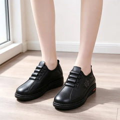 👟【36-43】Pantofi fără platformă pentru femei, confecționați din piele naturală - ușori și cu talpă moale pentru confort - mocasini lați, de zi cu zi, potriviți pentru seniori.