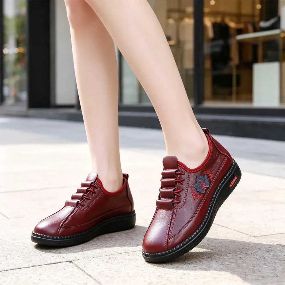 👟【36-43】Pantofi fără platformă pentru femei, confecționați din piele naturală - ușori și cu talpă moale pentru confort - mocasini lați, de zi cu zi, potriviți pentru seniori.