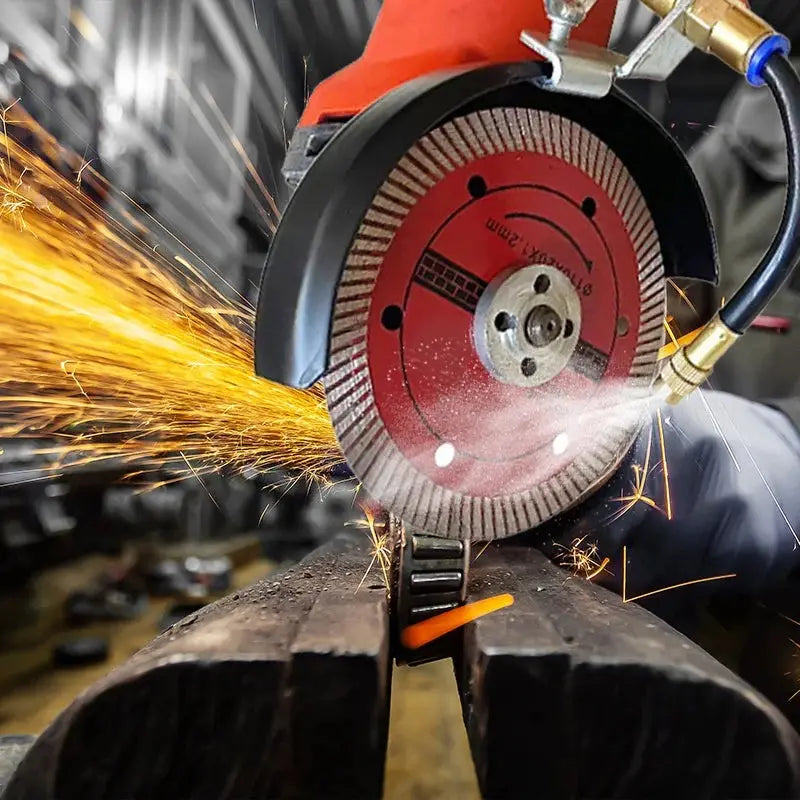 🔧 50% REDUCERE PENTRU O PERIOADĂ LIMITATĂ! ✨ Pulverizator de apă pentru îndepărtarea prafului de pe mașinile de tăiat: două moduri de pulverizare, tub flexibil din aluminiu, rezistent la rugină 💧